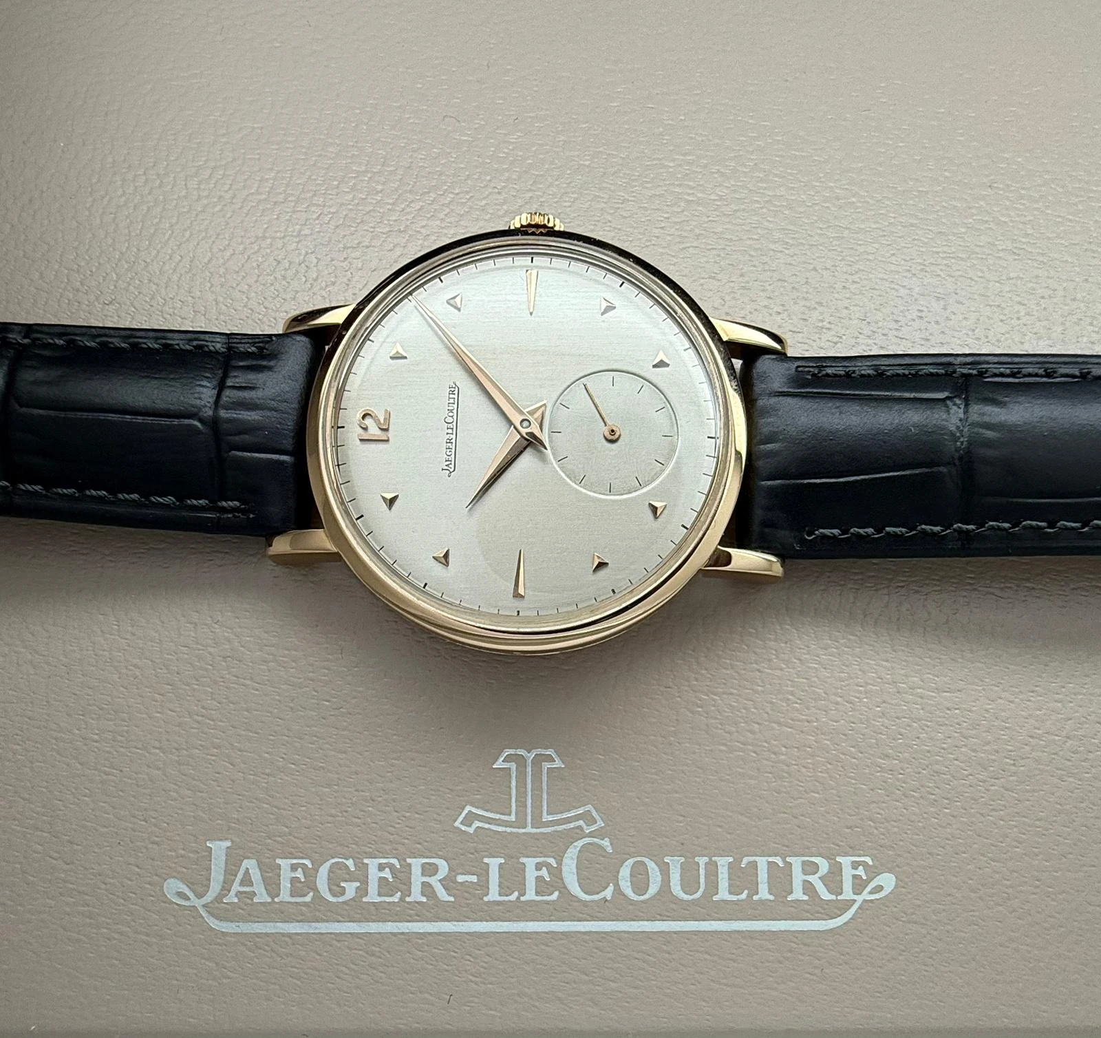 Jaeger-LeCoultre Vintage Wristwatch 35.5mm 18ct Rose Gold Manual Wind 1940s