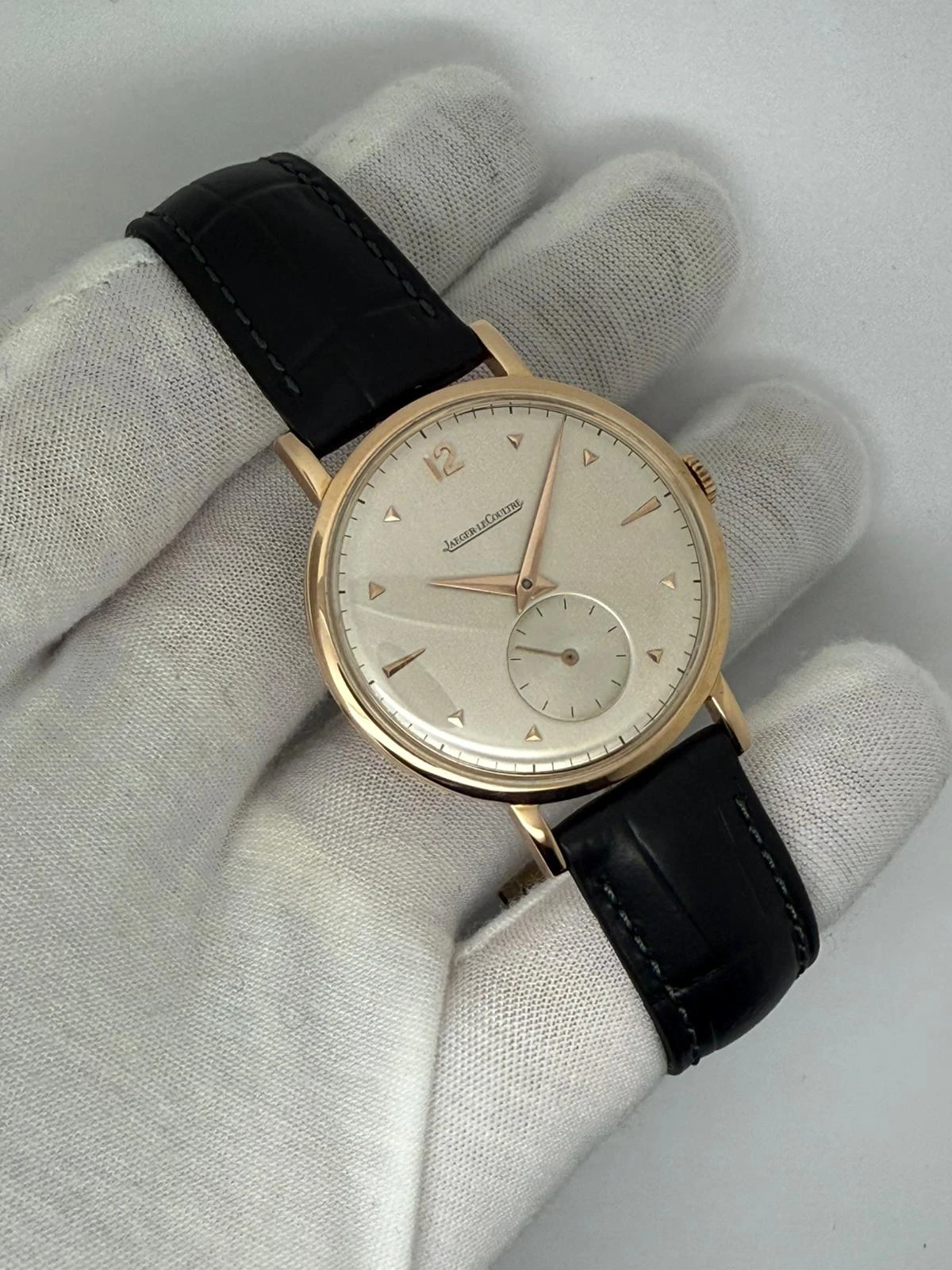 Jaeger-LeCoultre Vintage Wristwatch 35.5mm 18ct Rose Gold Manual Wind 1940s