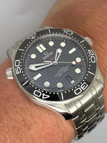 Omega Seamaster Diver 300M 42mm Stainless Steel Black Dial 210.30.42.20.01.001