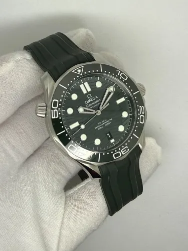 Omega Seamaster Diver 300M 42mm Stainless Steel Green Dial 210.32.42.20.10.001 2026