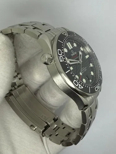 Omega Seamaster Diver 300M 42mm Stainless Steel Black Dial 210.30.42.20.01.001