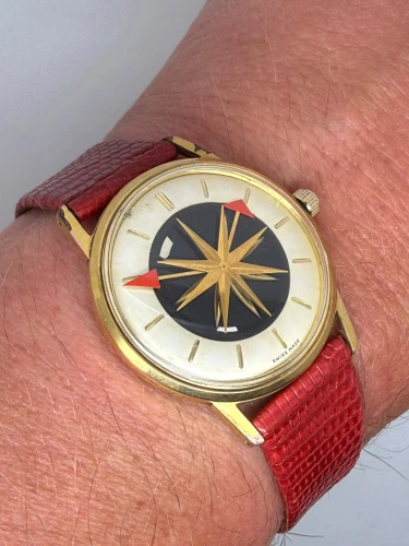 Starlight by Spritzer + Fuhrmann Novelty Watch 21 Jewel Manual Wind Red Lizard Strap Late 1950s / Early 1960s