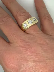 9ct Yellow Gold Gents Three Stone Diamond Gypsy Ring 1.09ct