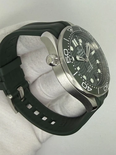 Omega Seamaster Diver 300M 42mm Stainless Steel Green Dial 210.32.42.20.10.001 2026