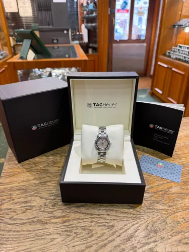 TAG Heuer Aquaracer Ladies 27mm Mother of Pearl Diamond Dial & Bezel WAF1416 Circa 2008–2011