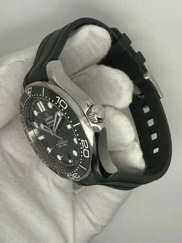 Omega Seamaster Diver 300M 42mm Stainless Steel Green Dial 210.32.42.20.10.001 2026
