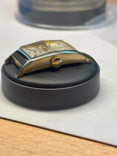 Patek Philippe Tegolino 22 x 41mm 18ct Yellow Gold 425 1944