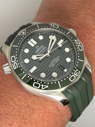 Omega Seamaster Diver 300M 42mm Stainless Steel Green Dial 210.32.42.20.10.001 2026