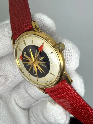 Starlight by Spritzer + Fuhrmann Novelty Watch 21 Jewel Manual Wind Red Lizard Strap Late 1950s / Early 1960s