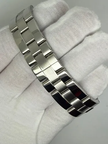 Cartier Roadster 37mm Stainless Steel Silver Roman Dial 2510 Circa 2008