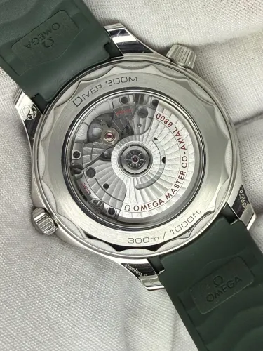 Omega Seamaster Diver 300M 42mm Stainless Steel Green Dial 210.32.42.20.10.001 2026
