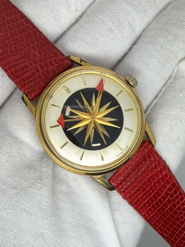 Starlight by Spritzer + Fuhrmann Novelty Watch 21 Jewel Manual Wind Red Lizard Strap Late 1950s / Early 1960s